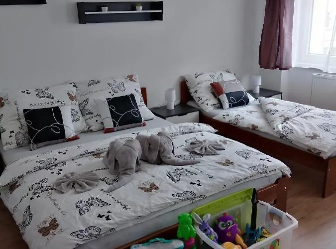 Apartman Nad Rekou Lägenhet *